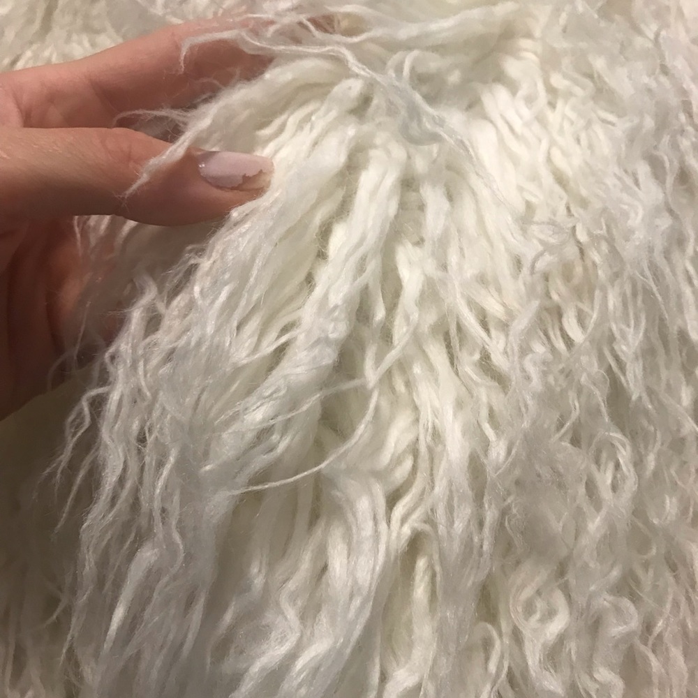 Yoli Rapp Mongolian faux fur vest - Picture 5 of 7